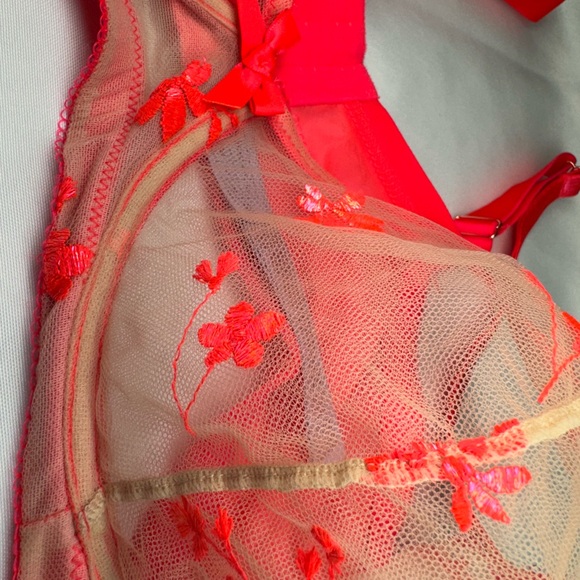 SAVAGE X FENTY HOT PINK FRESH CUT FOILED SPRIGS EMBROIDERED UNLINED BRA 40DDD - Picture 5 of 7
